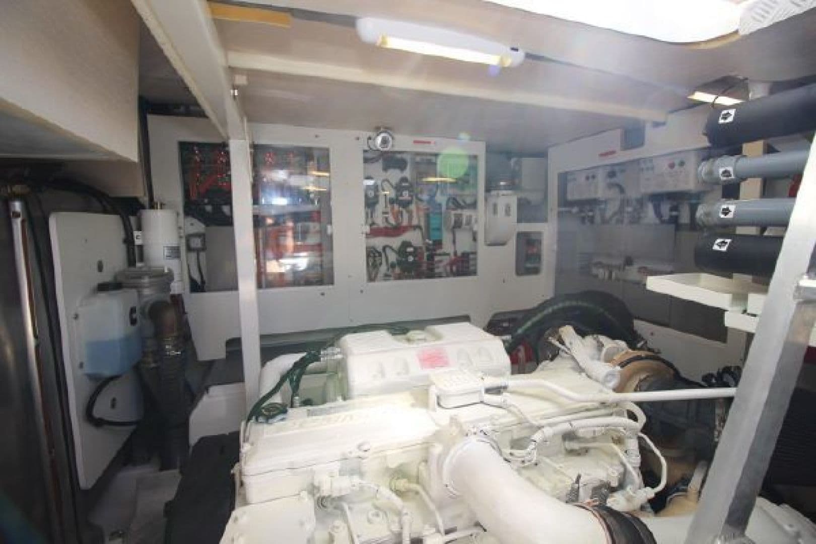 2015 Prestige 550 — photo 23