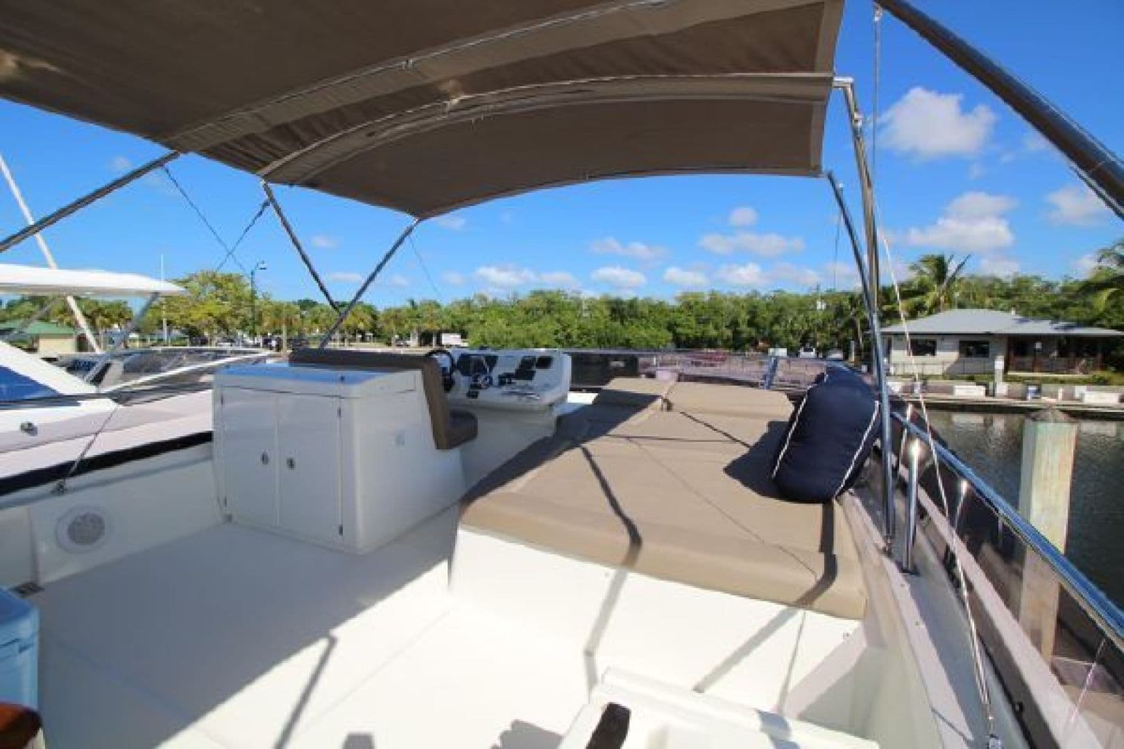 2015 Prestige 550 — photo 15