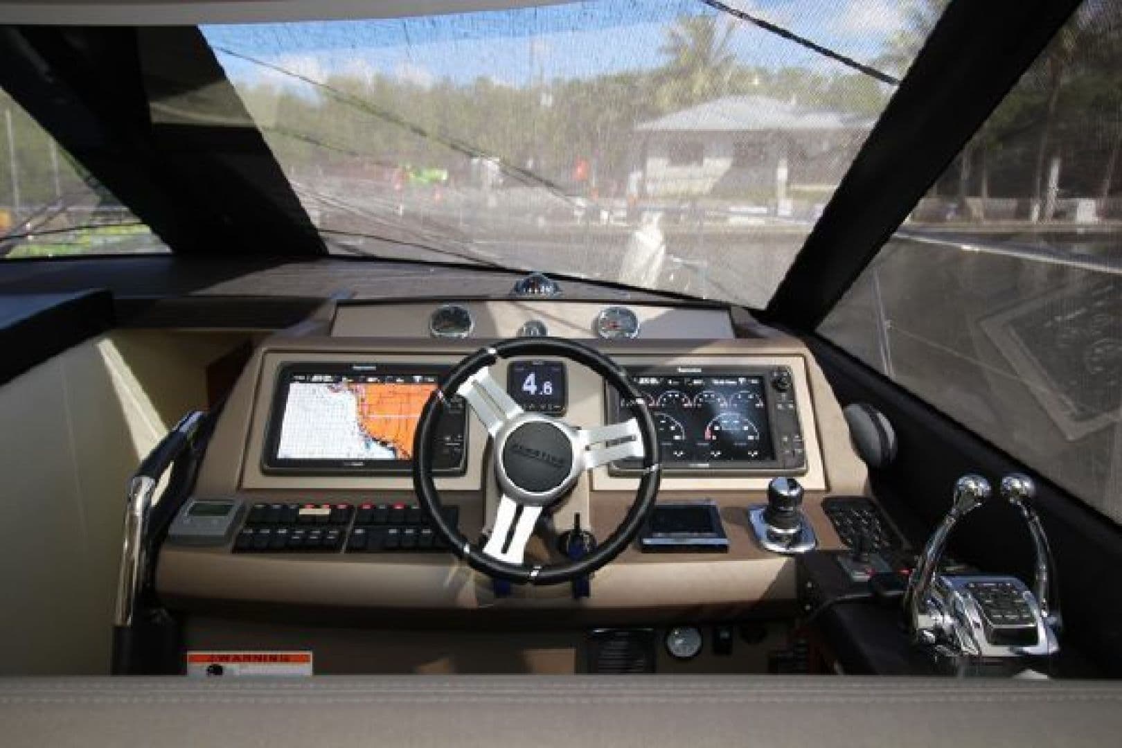 2015 Prestige 550 — photo 12