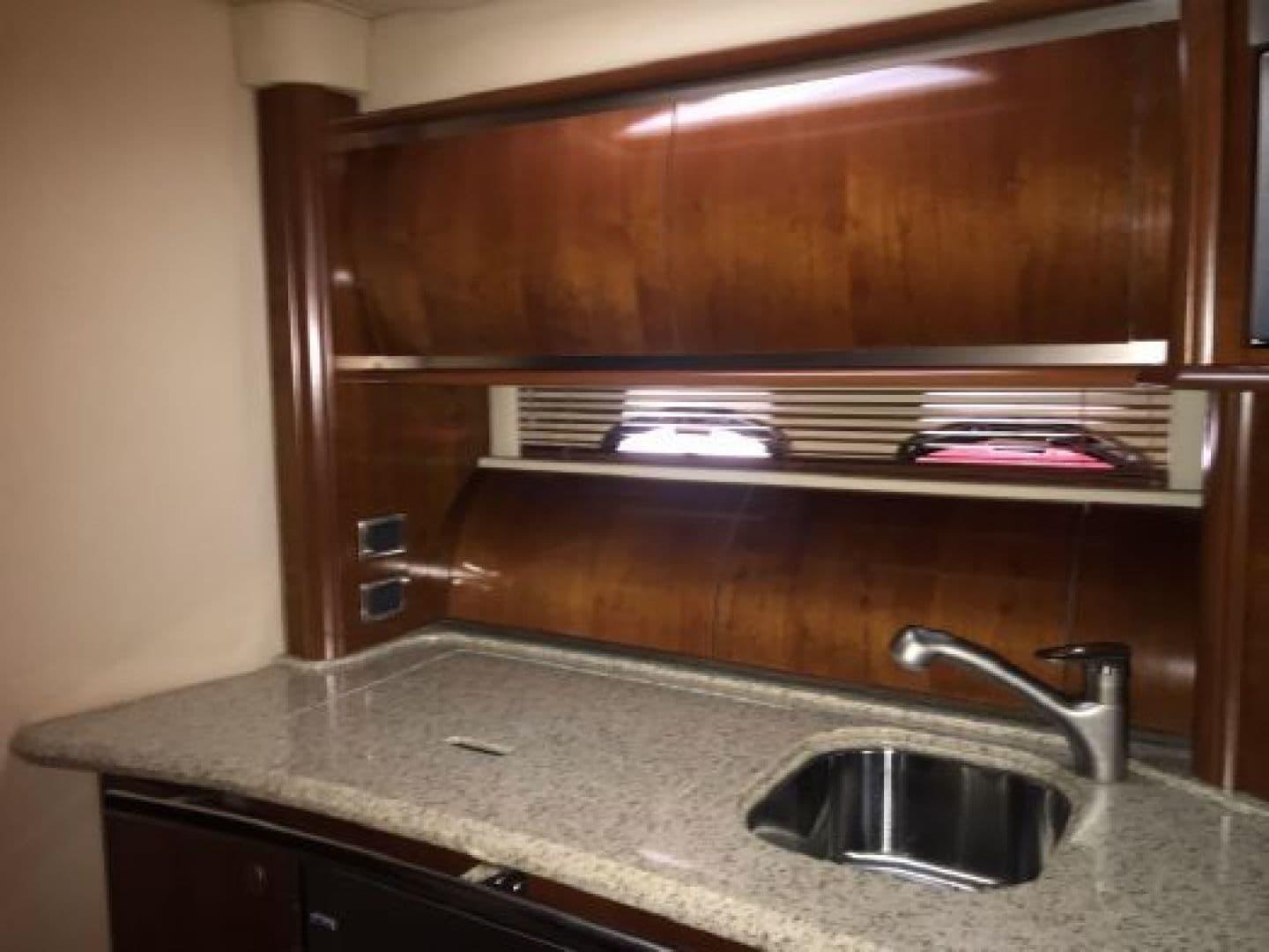 2005 Sea Ray Sundancer — photo 9