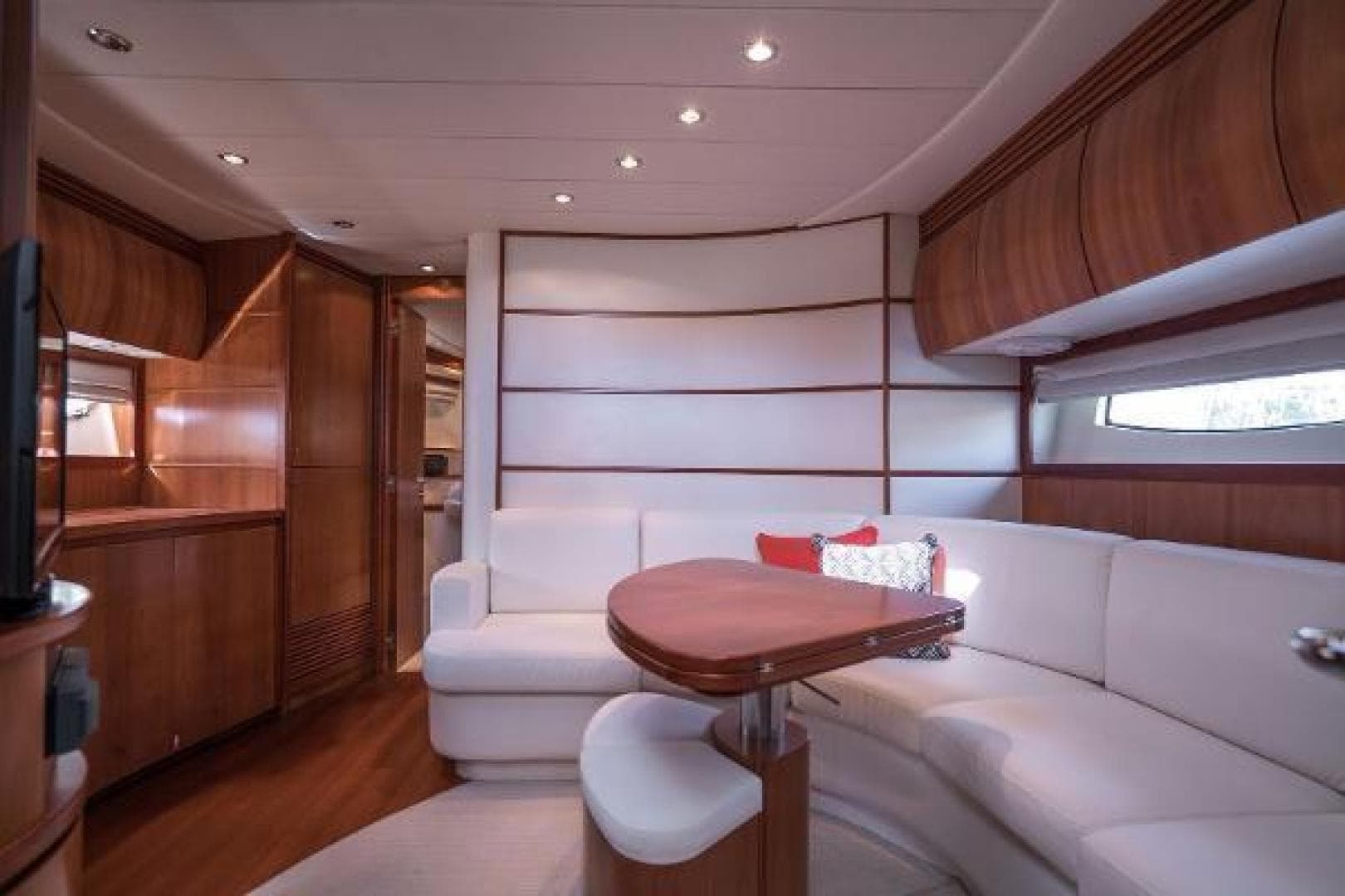 2008 Pershing — photo 19