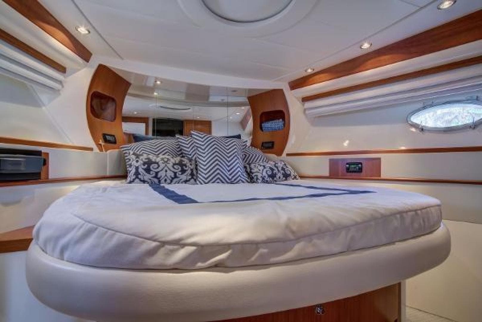 2008 Pershing — photo 22