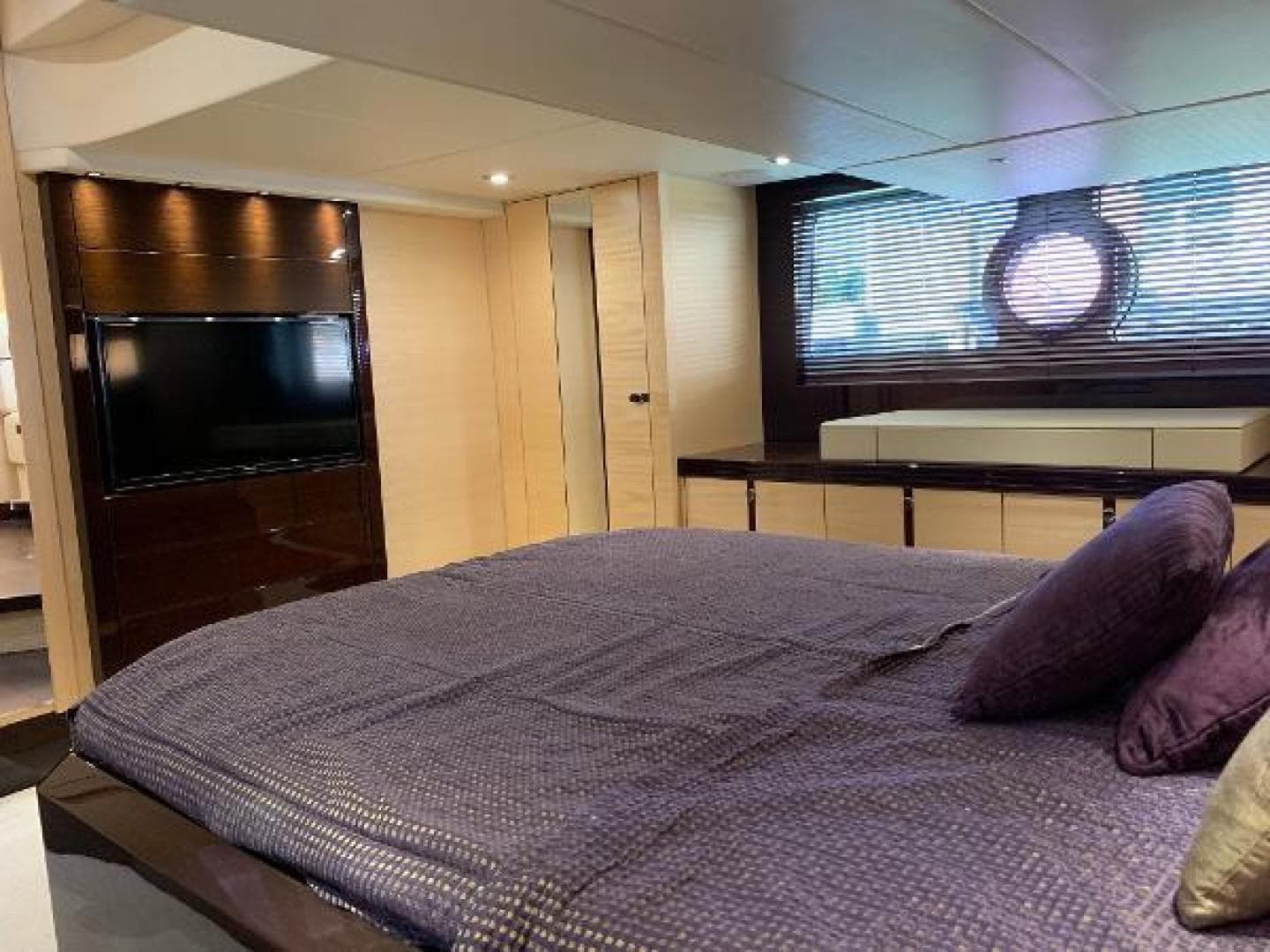 2014 Sunseeker San Remo — photo 3