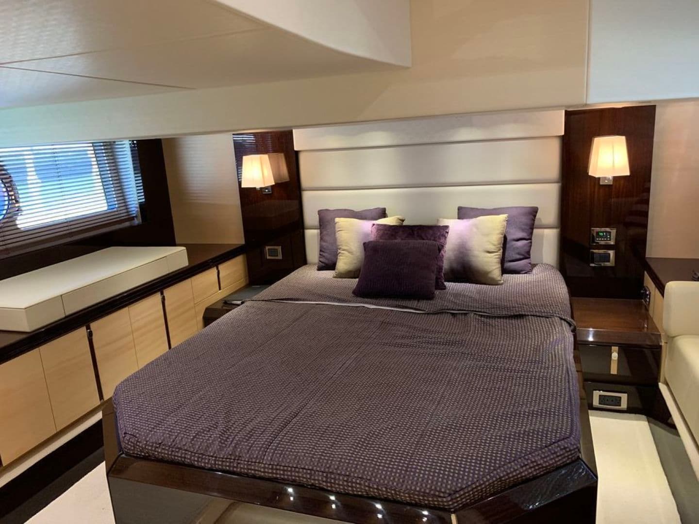 2014 Sunseeker San Remo — photo 10