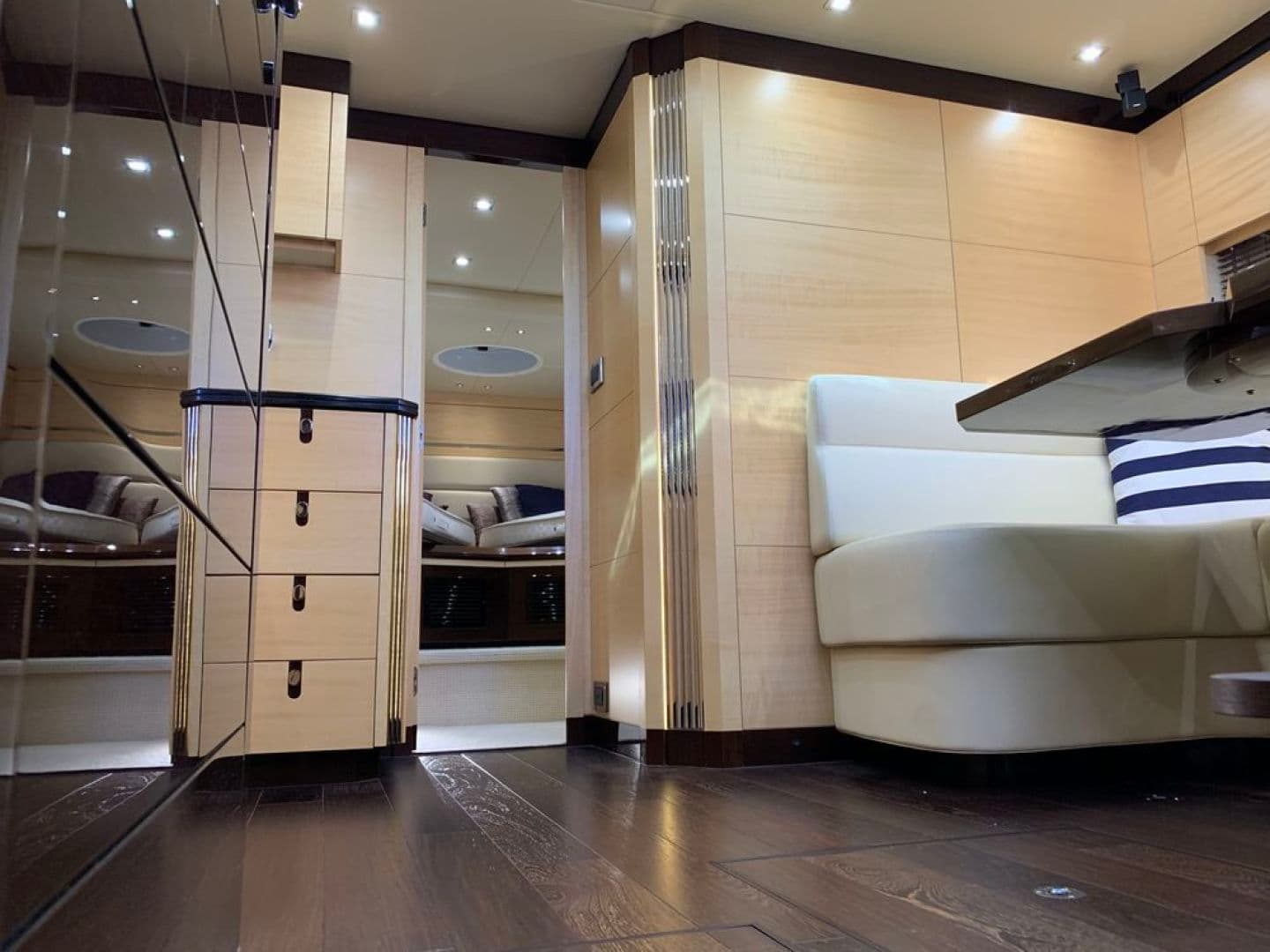 2014 Sunseeker San Remo — photo 7