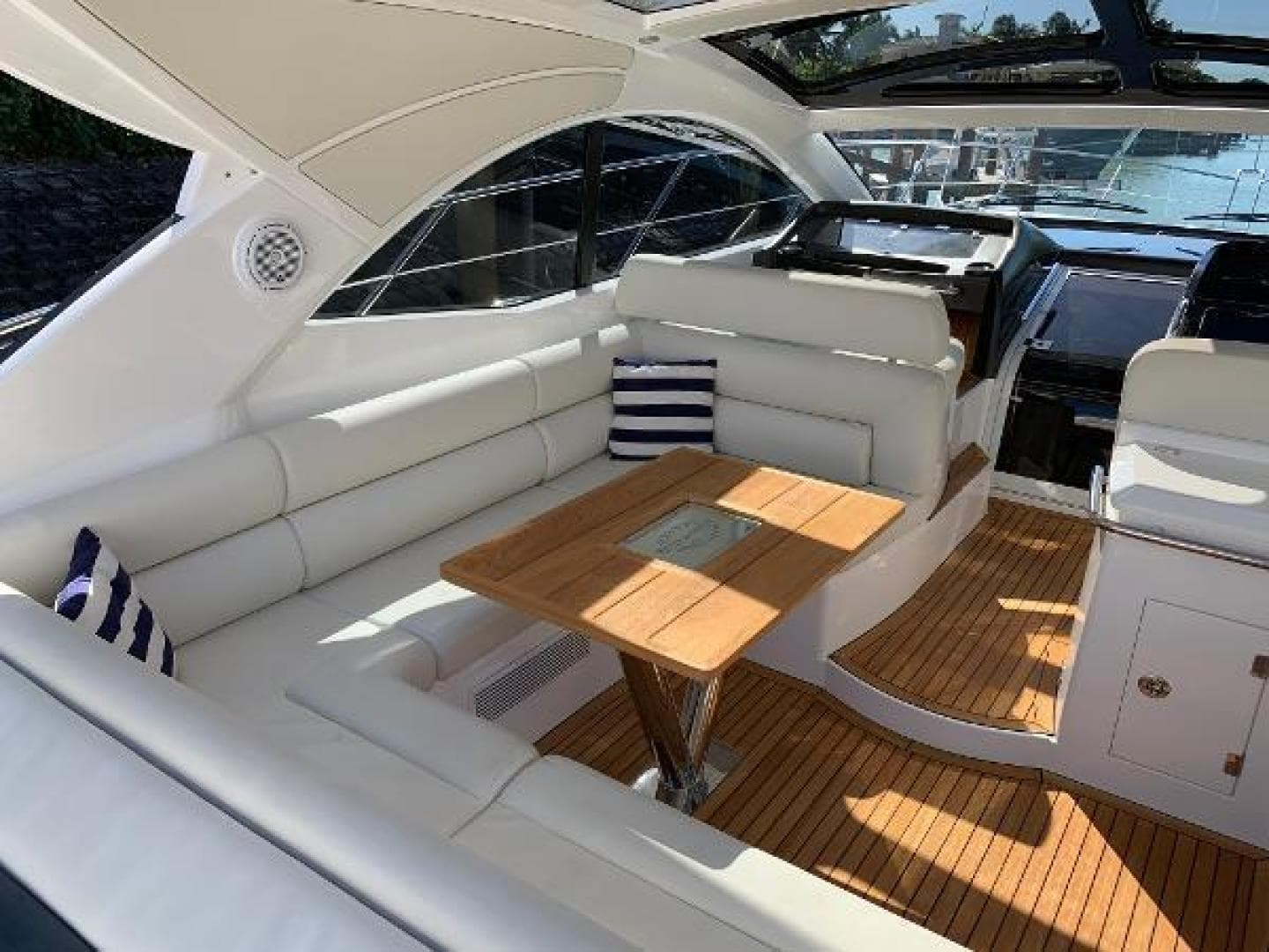2014 Sunseeker San Remo — photo 5