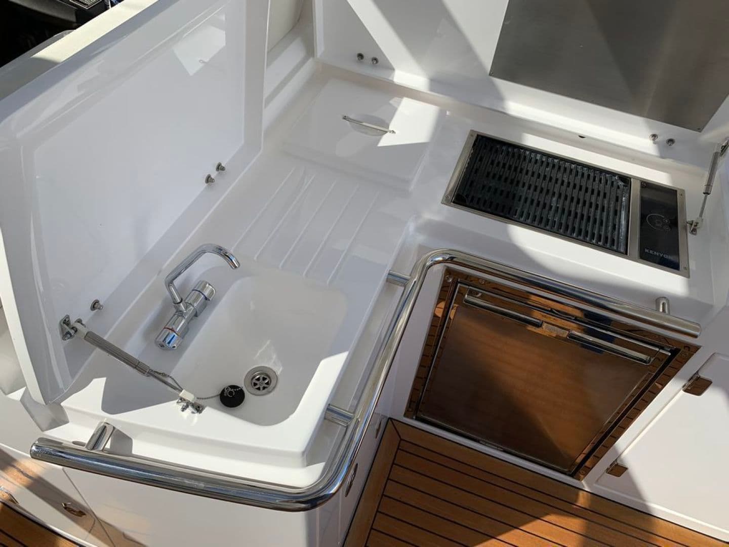 2014 Sunseeker San Remo — photo 11
