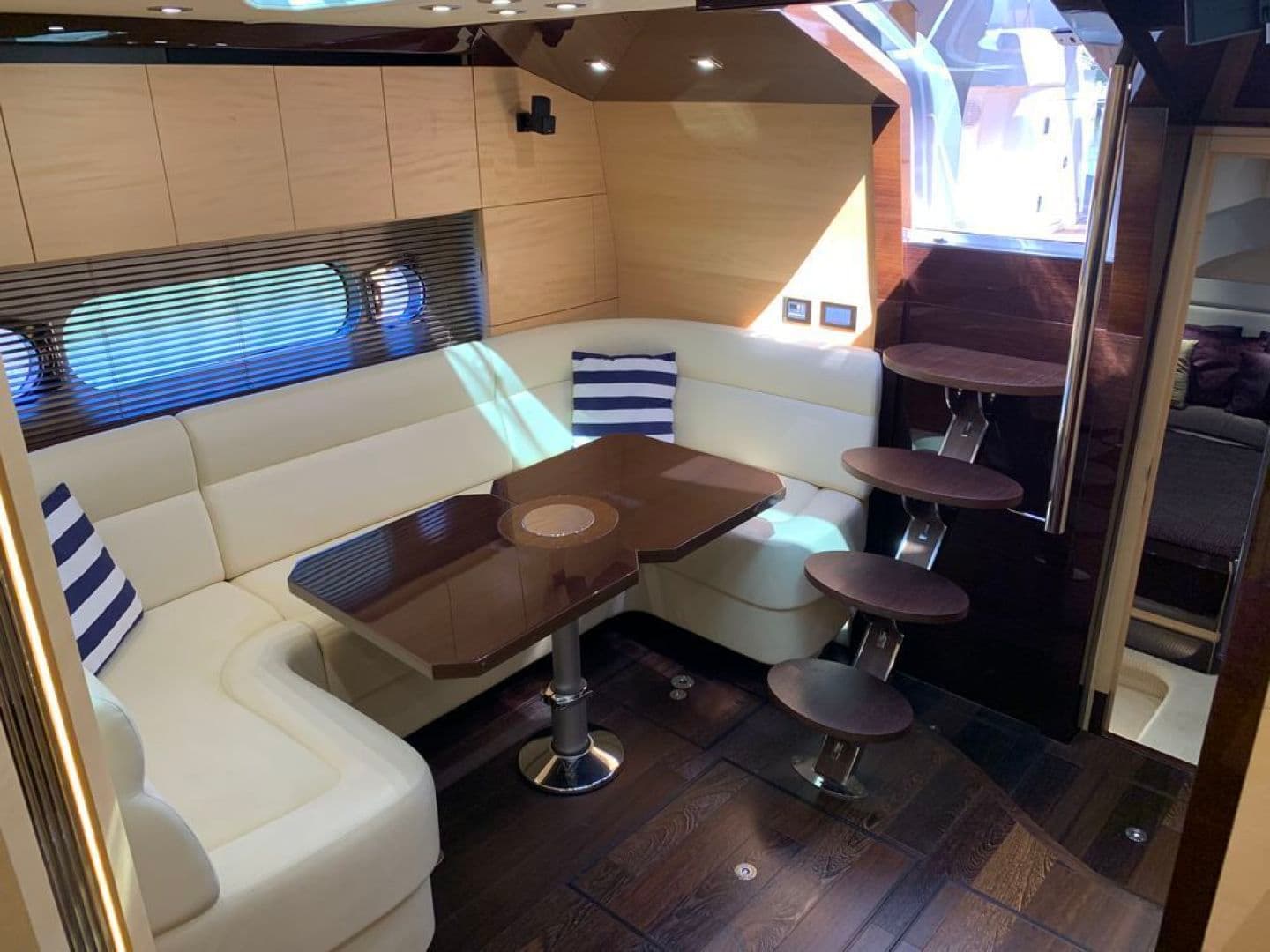 2014 Sunseeker San Remo — photo 8