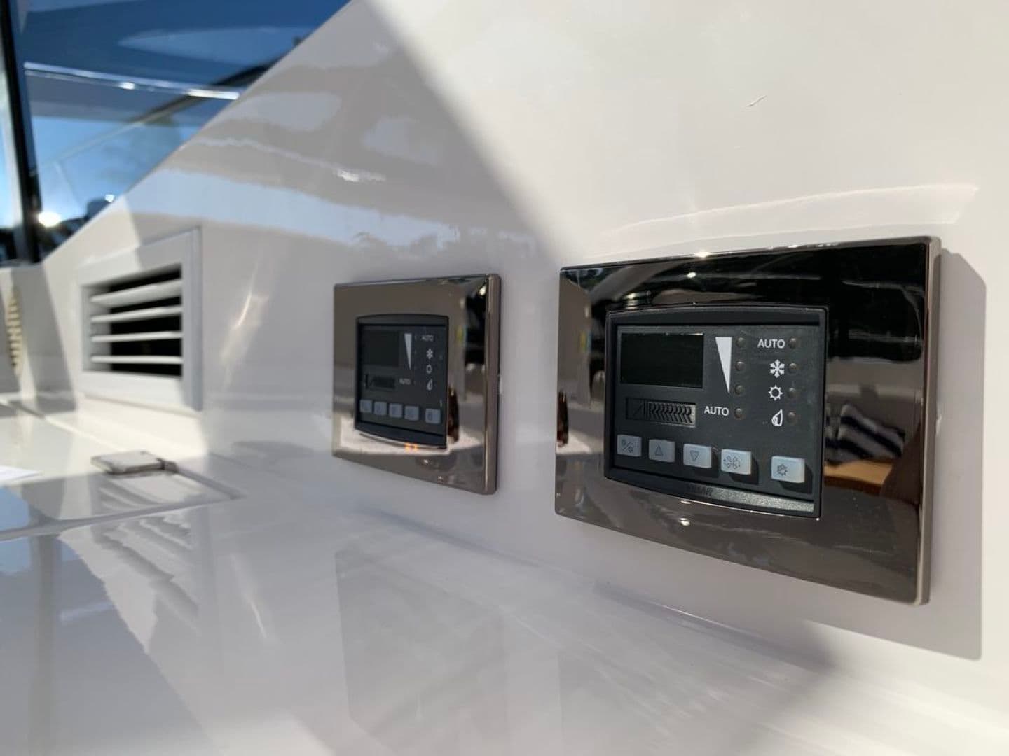 2014 Sunseeker San Remo — photo 12