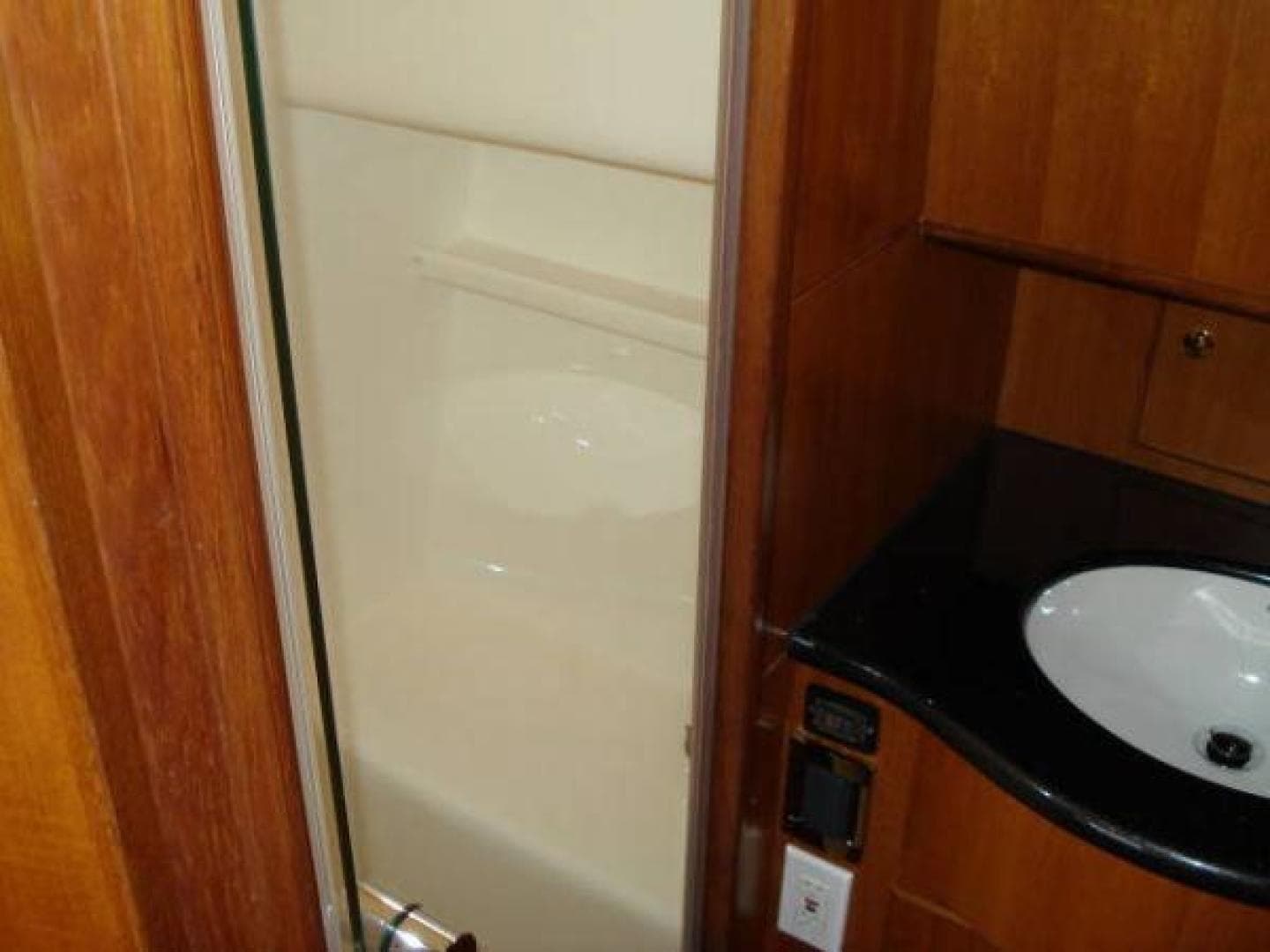 2005 Ocean Alexander Motor — photo 13