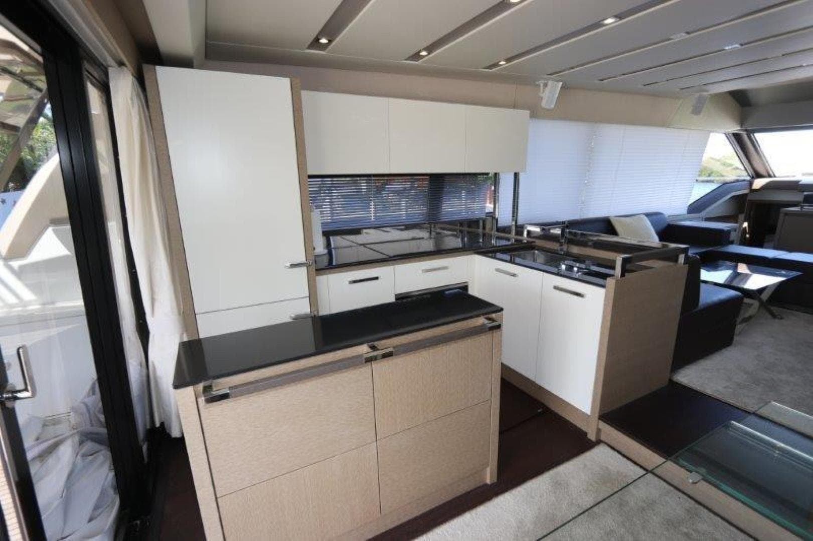 2017 Prestige Motoryacht — photo 8