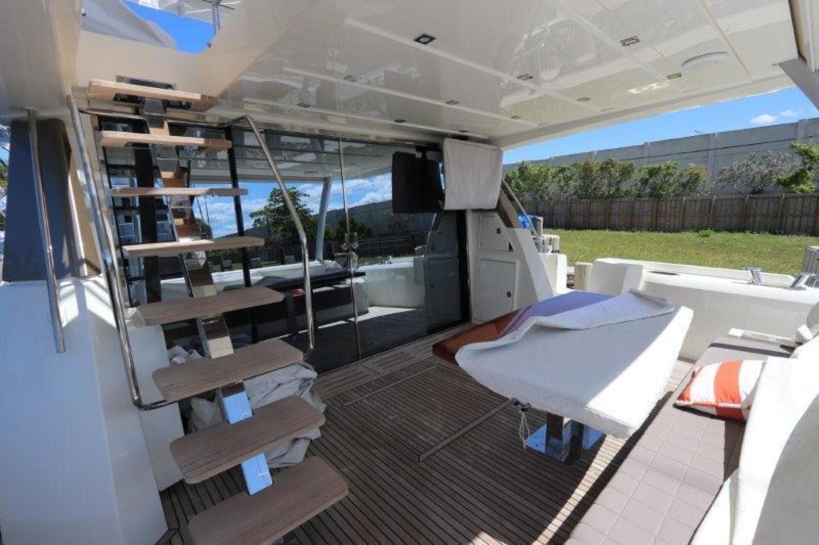 2017 Prestige Motoryacht — photo 6