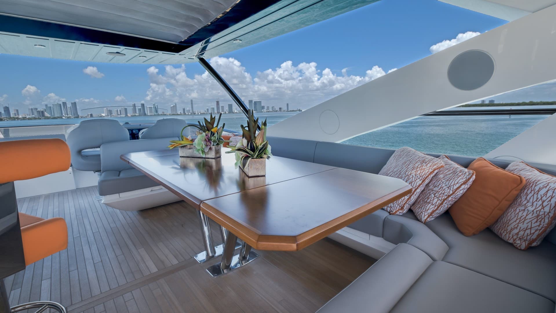 2018 Sunseeker 86 Yacht — photo 11
