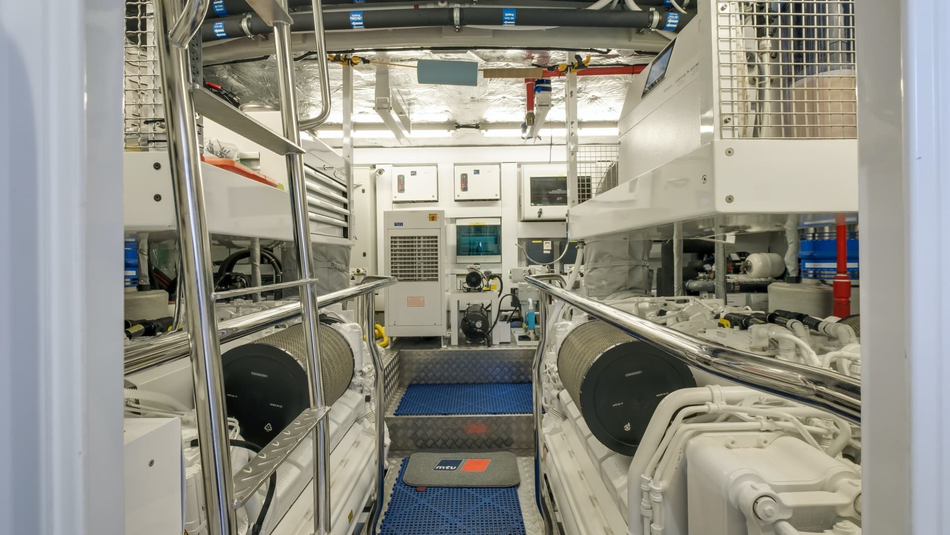 2018 Sunseeker 86 Yacht — photo 43