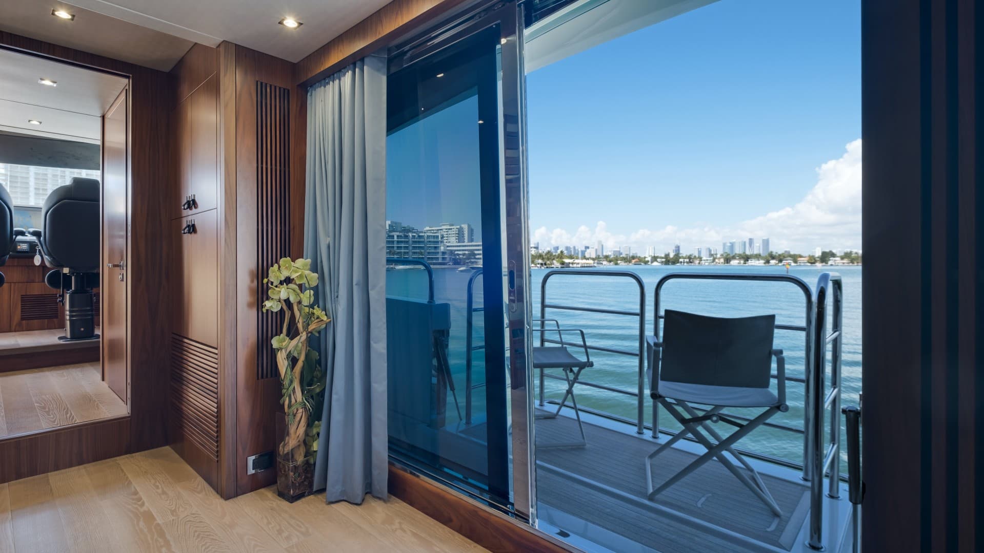 2018 Sunseeker 86 Yacht — photo 24