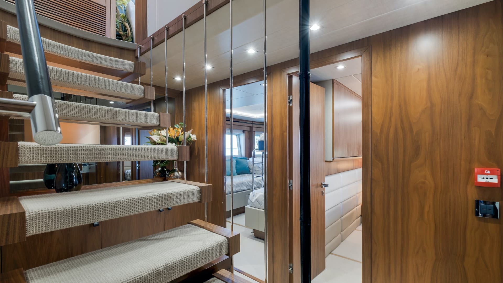 2018 Sunseeker 86 Yacht — photo 30