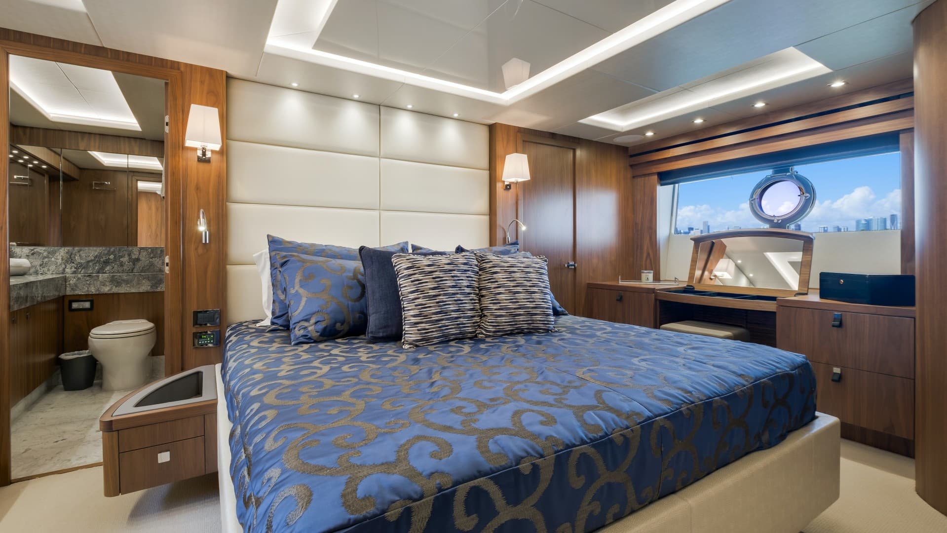 2018 Sunseeker 86 Yacht — photo 33