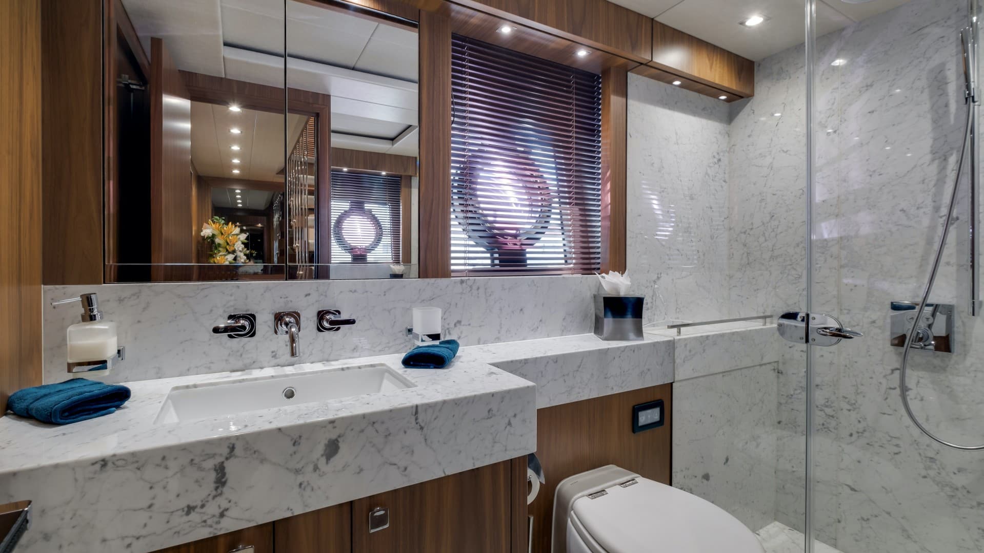 2018 Sunseeker 86 Yacht — photo 32