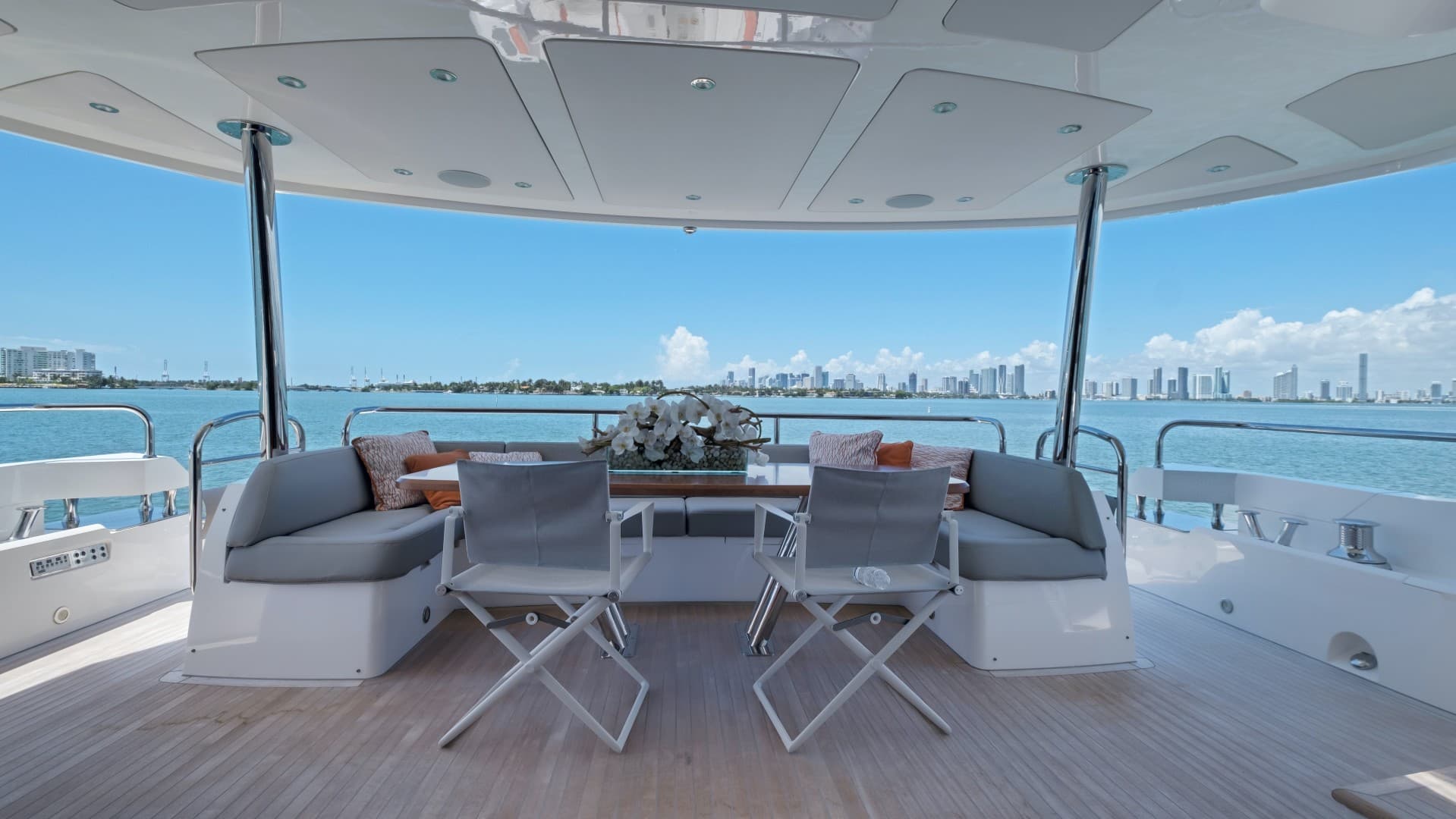 2018 Sunseeker 86 Yacht — photo 16