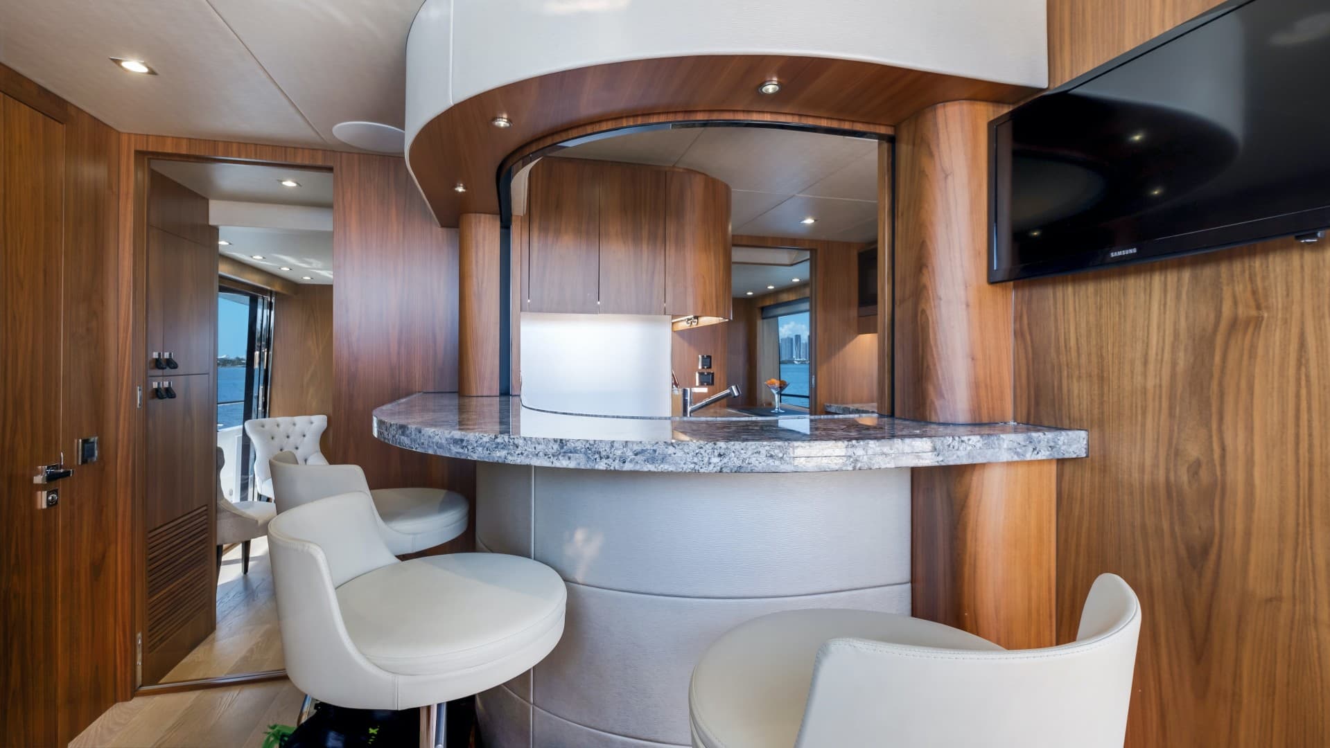 2018 Sunseeker 86 Yacht — photo 26