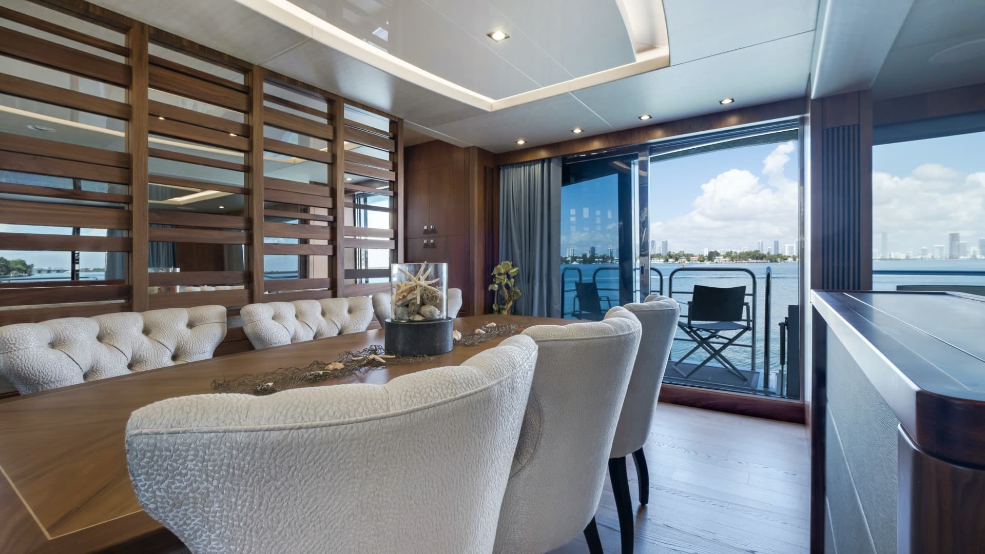 2018 Sunseeker 86 Yacht — photo 23