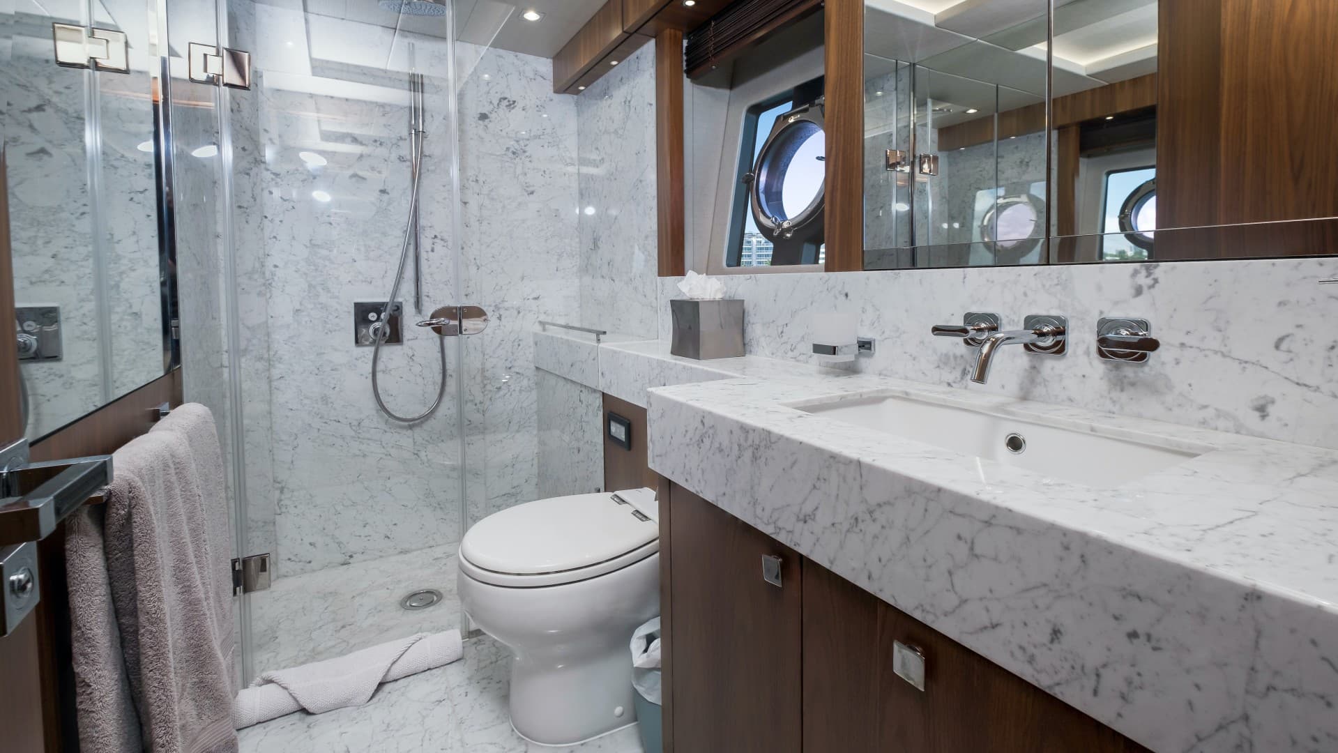 2018 Sunseeker 86 Yacht — photo 39