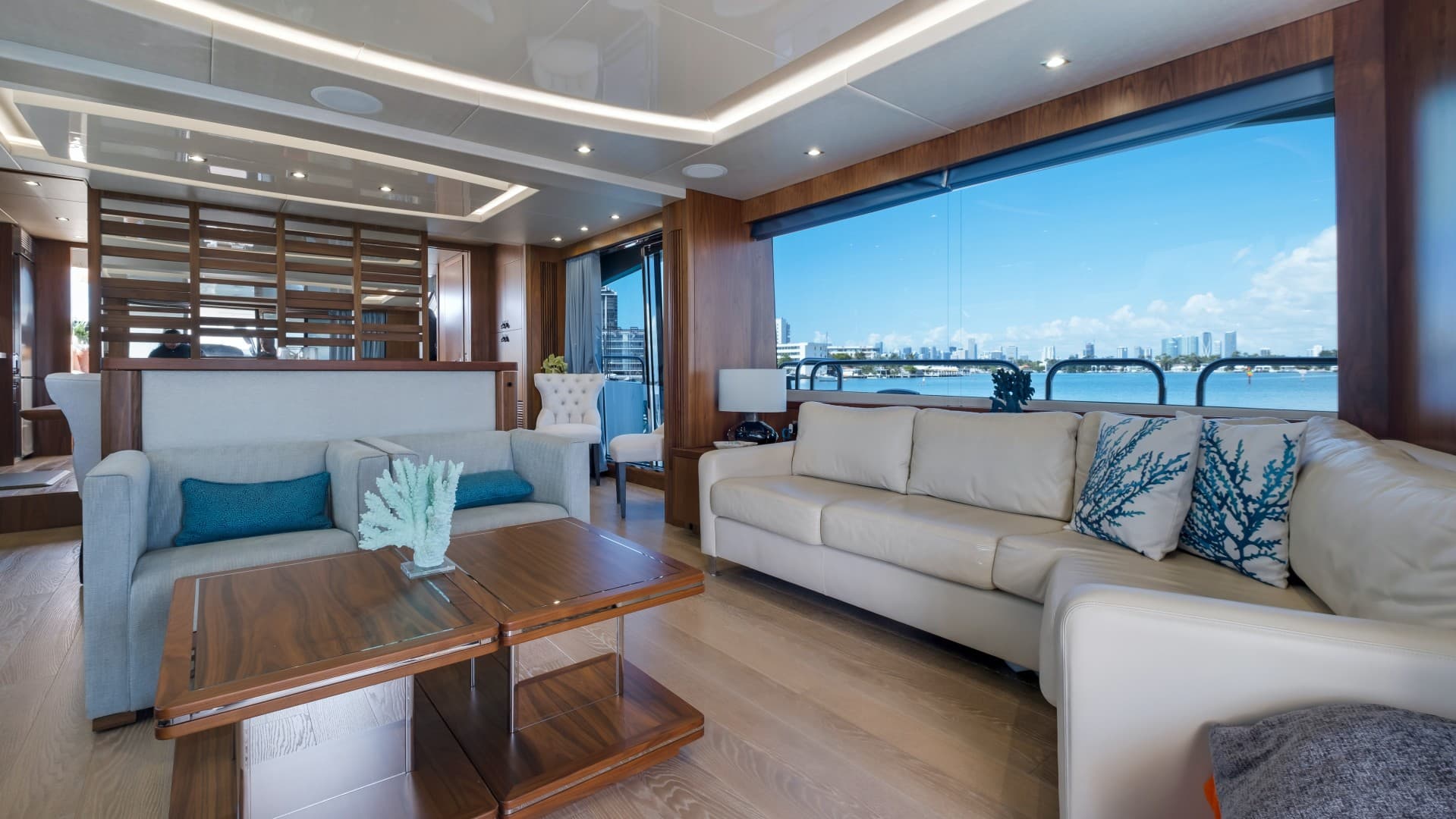 2018 Sunseeker 86 Yacht — photo 21