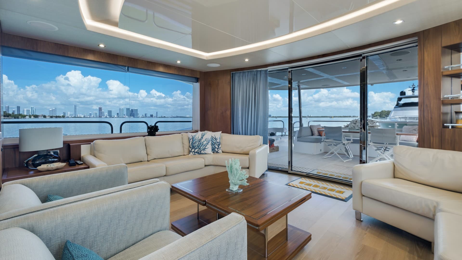 2018 Sunseeker 86 Yacht — photo 19