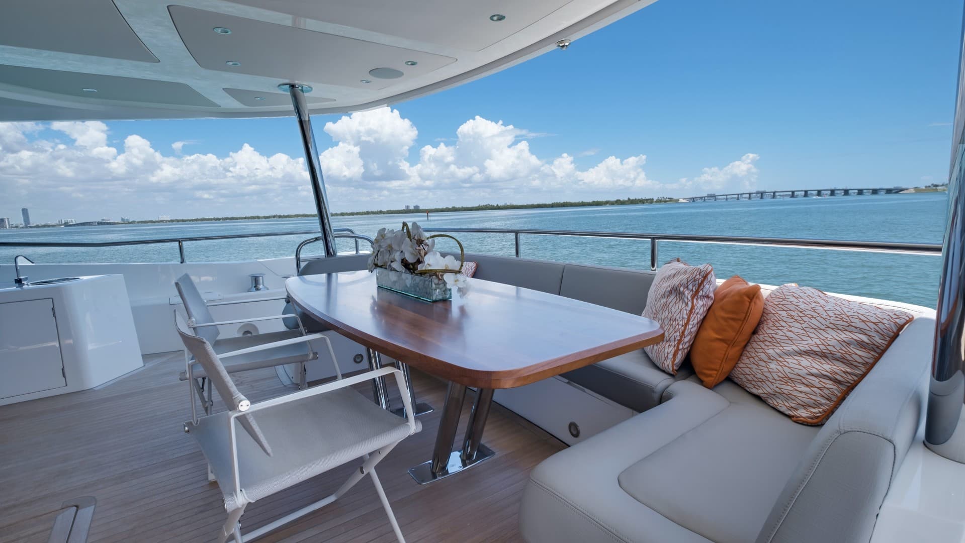 2018 Sunseeker 86 Yacht — photo 17