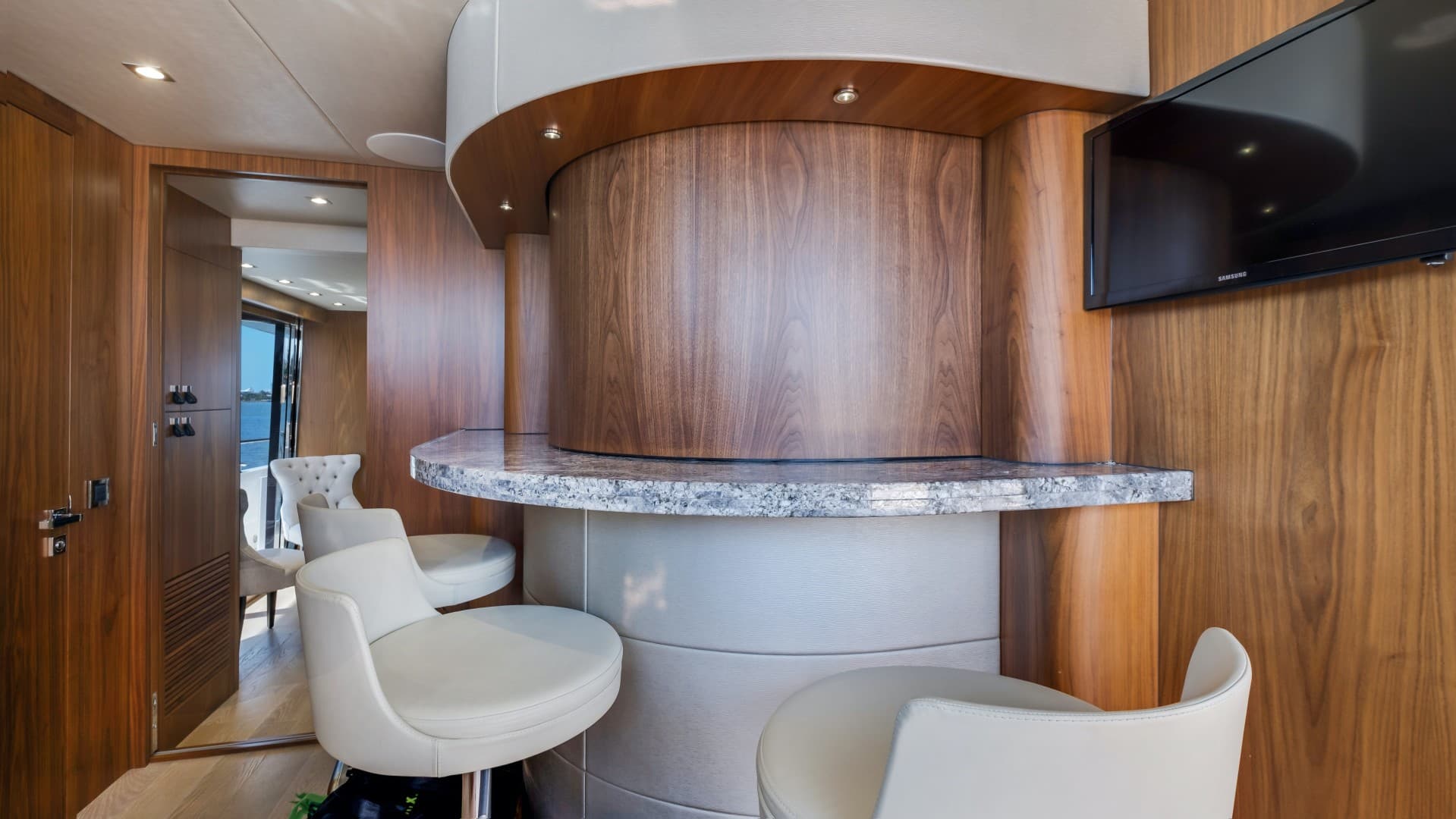 2018 Sunseeker 86 Yacht — photo 25