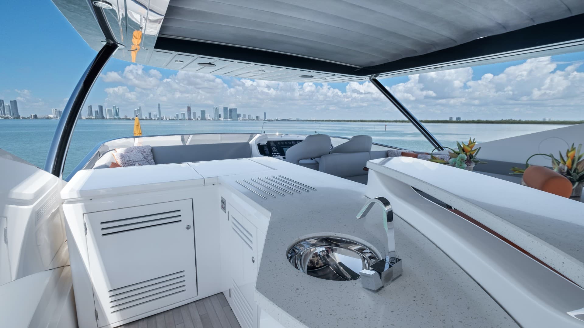 2018 Sunseeker 86 Yacht — photo 13
