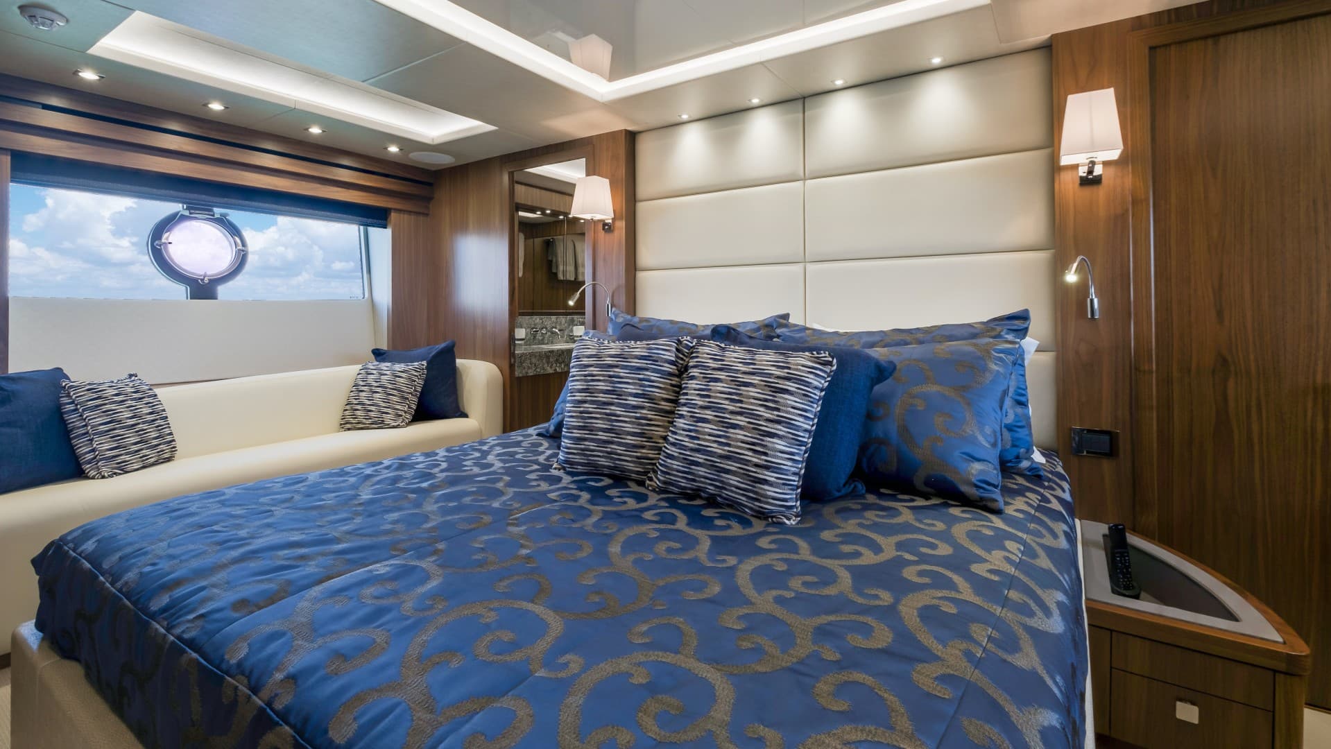 2018 Sunseeker 86 Yacht — photo 34