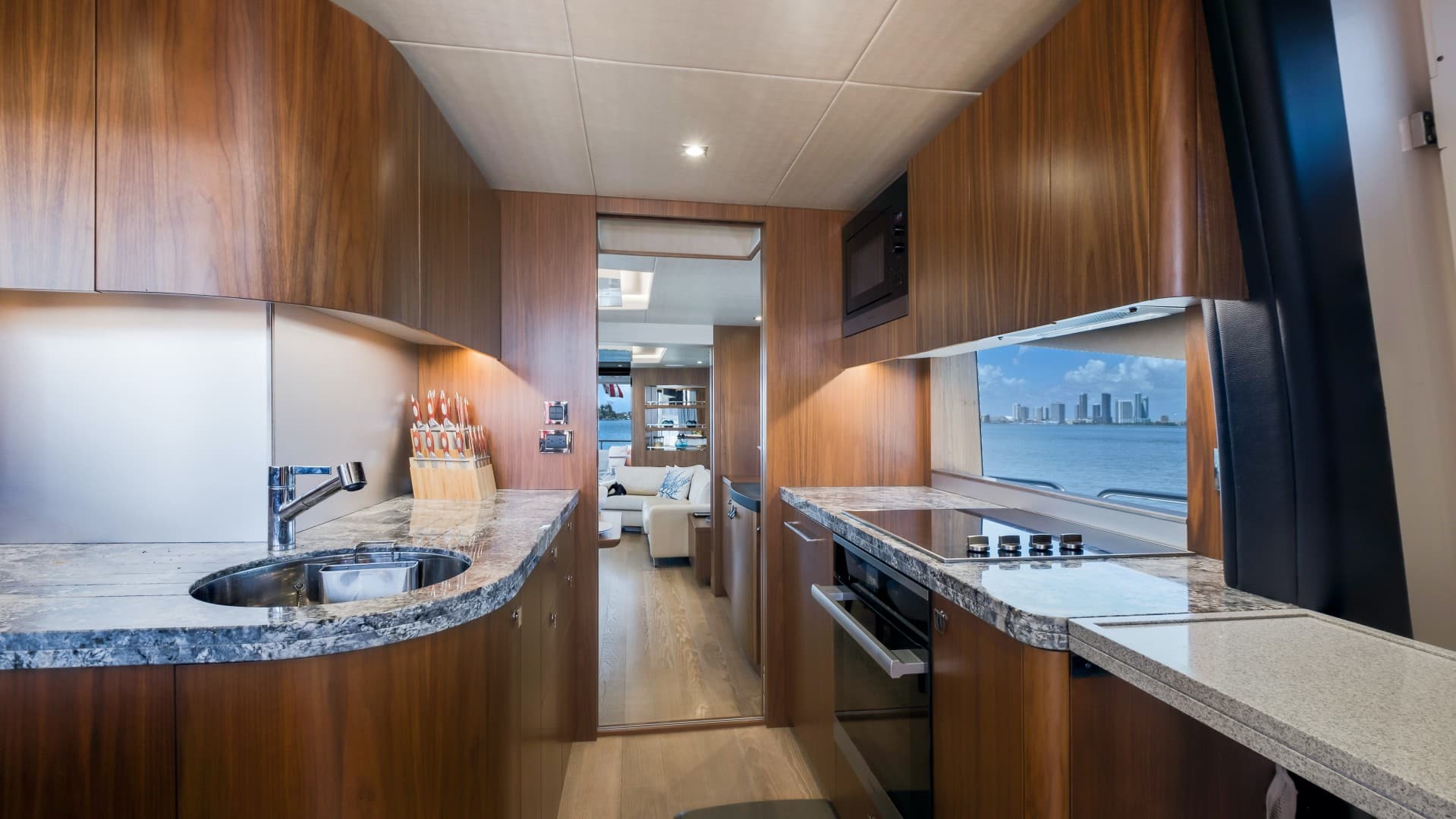 2018 Sunseeker 86 Yacht — photo 27