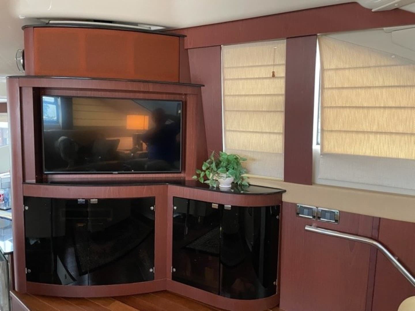 2012 Meridian 541 Sedan — photo 11
