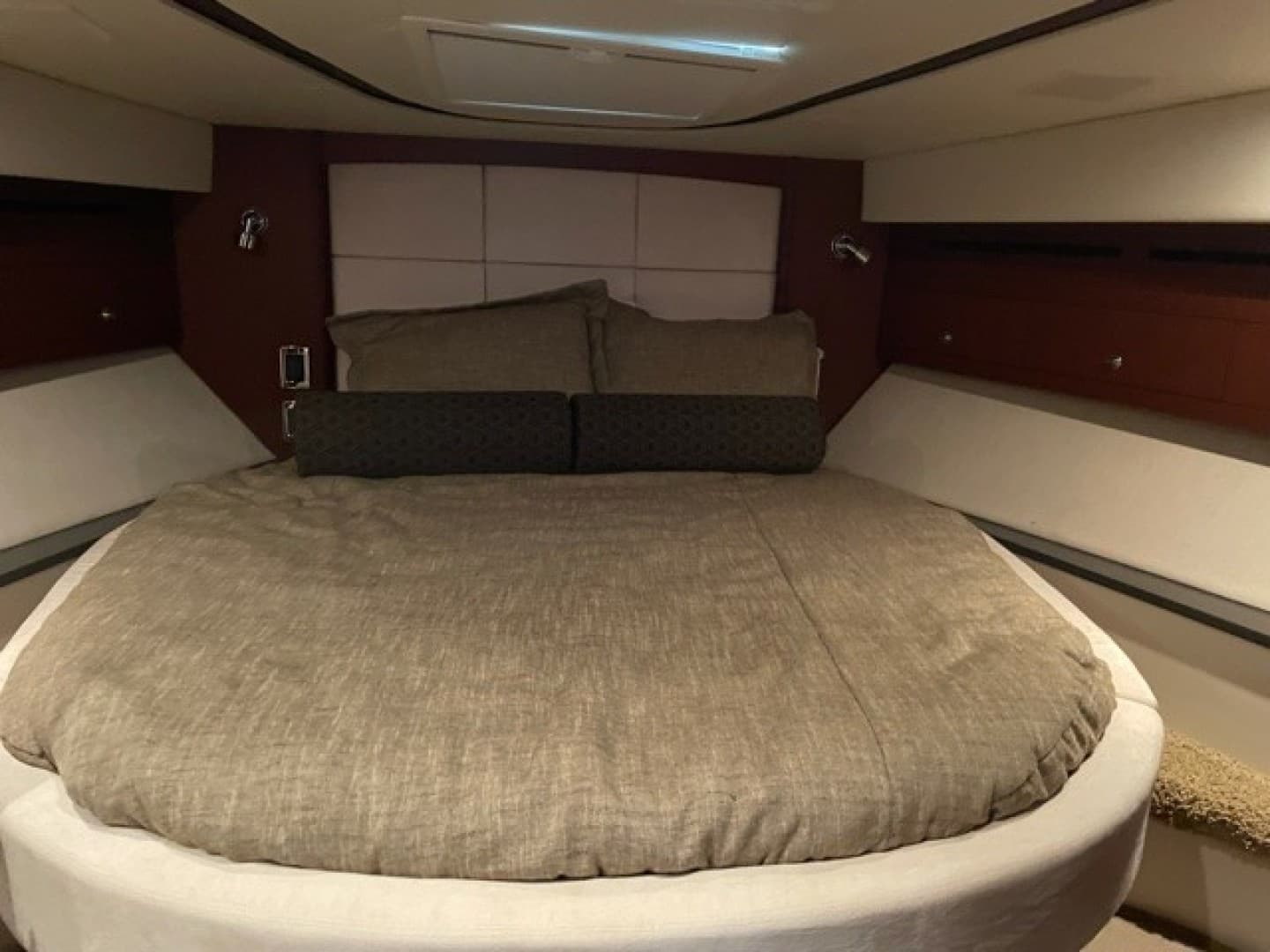 2012 Meridian 541 Sedan — photo 15