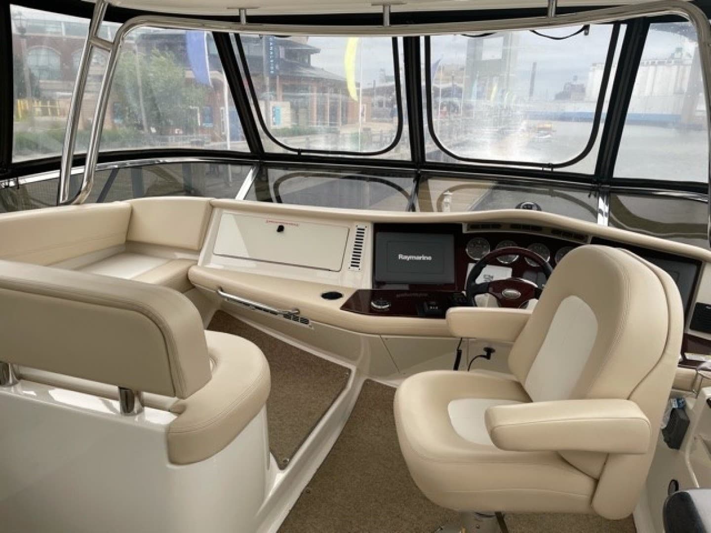 2012 Meridian 541 Sedan — photo 7