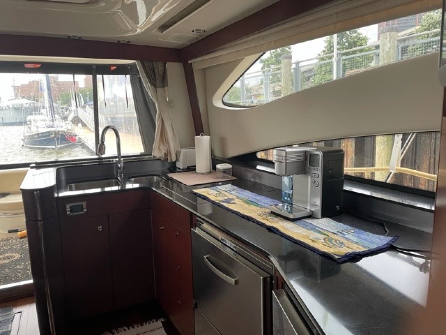 2012 Meridian 541 Sedan — photo 8