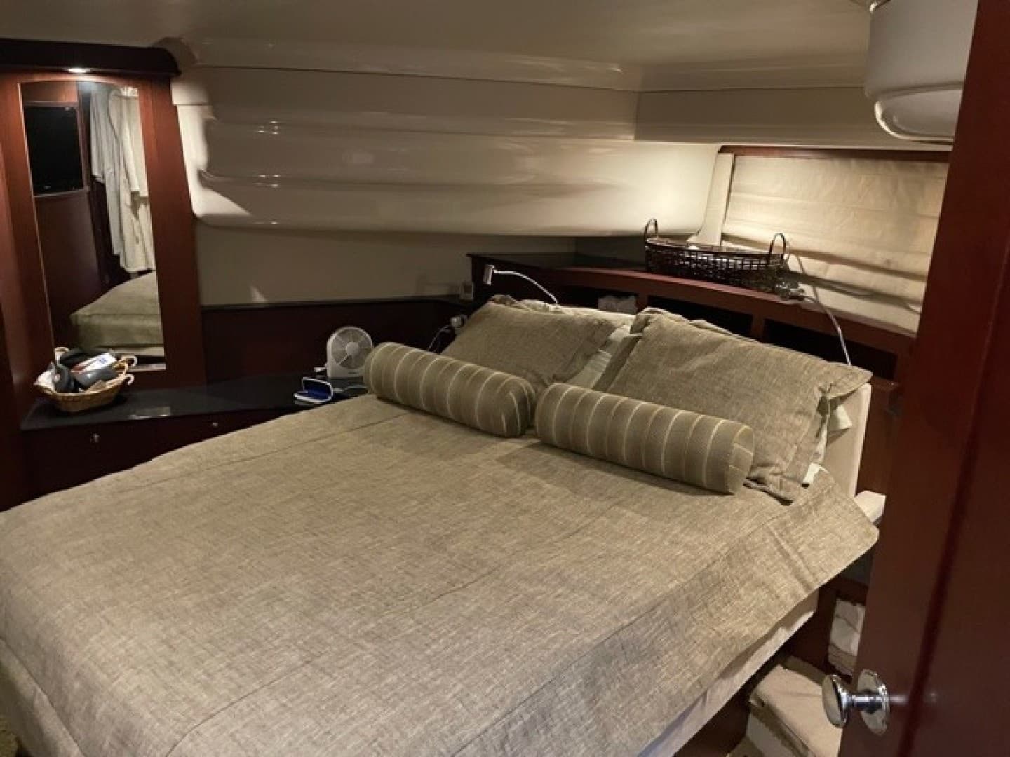 2012 Meridian 541 Sedan — photo 14