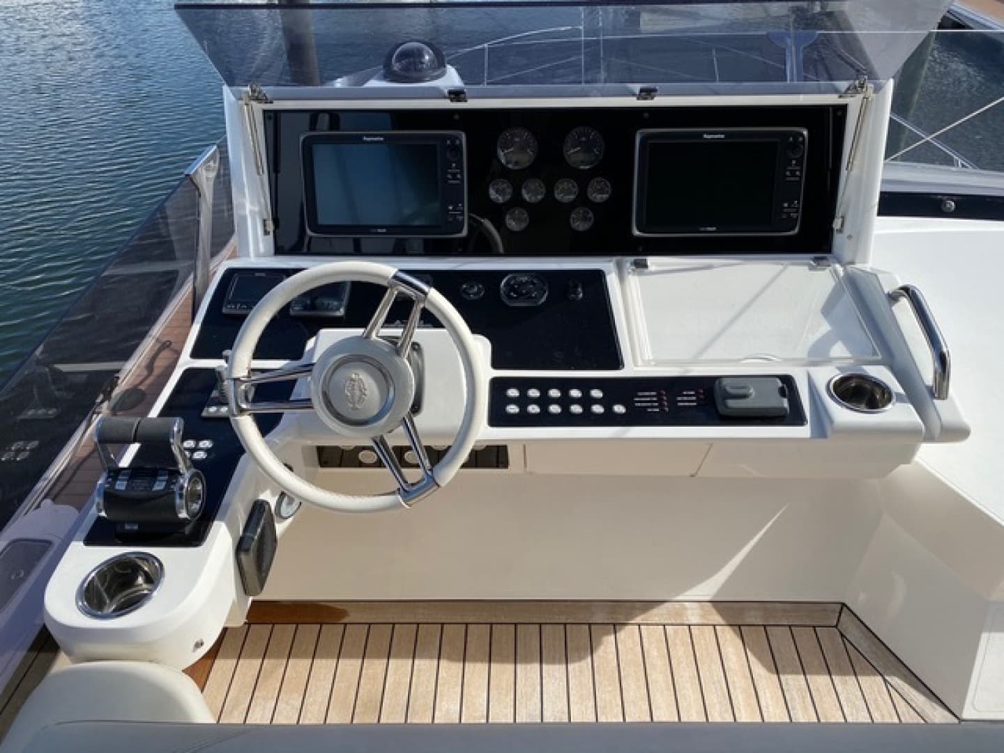 2015 Sunseeker Manhattan 55 — photo 11