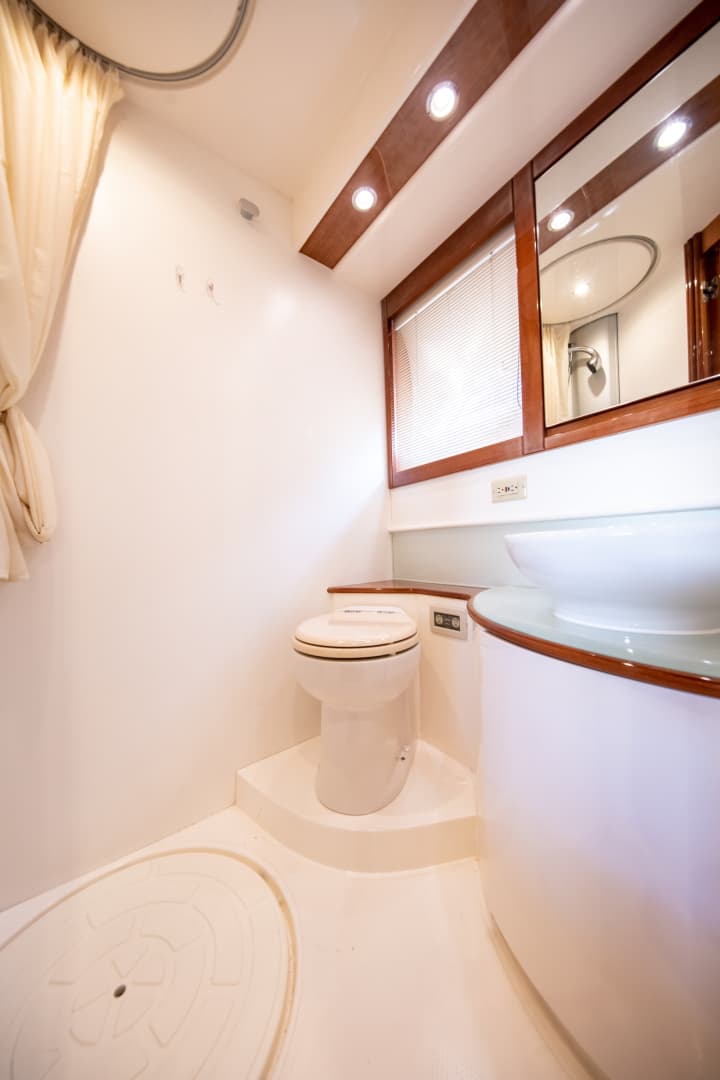 2004 Pershing Express — photo 31