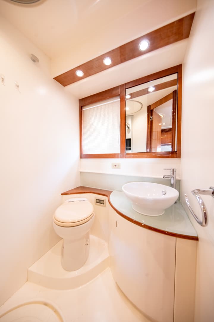 2004 Pershing Express — photo 30