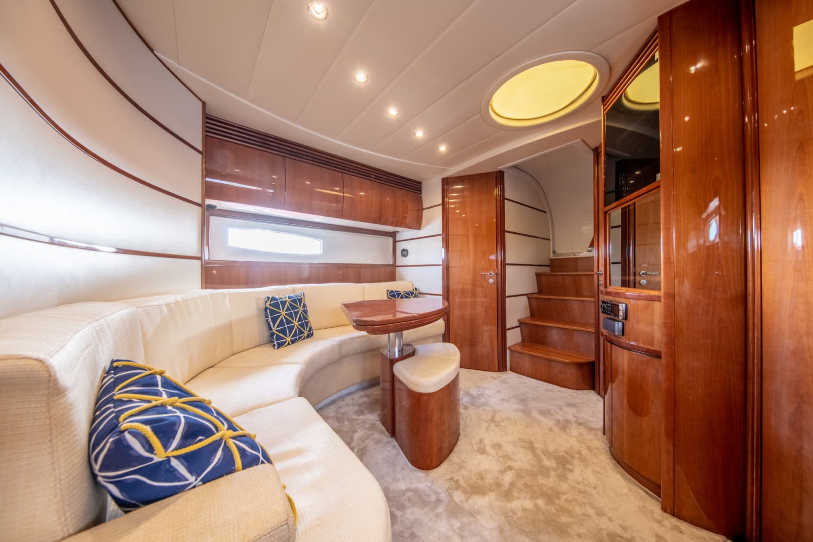 2004 Pershing Express — photo 24