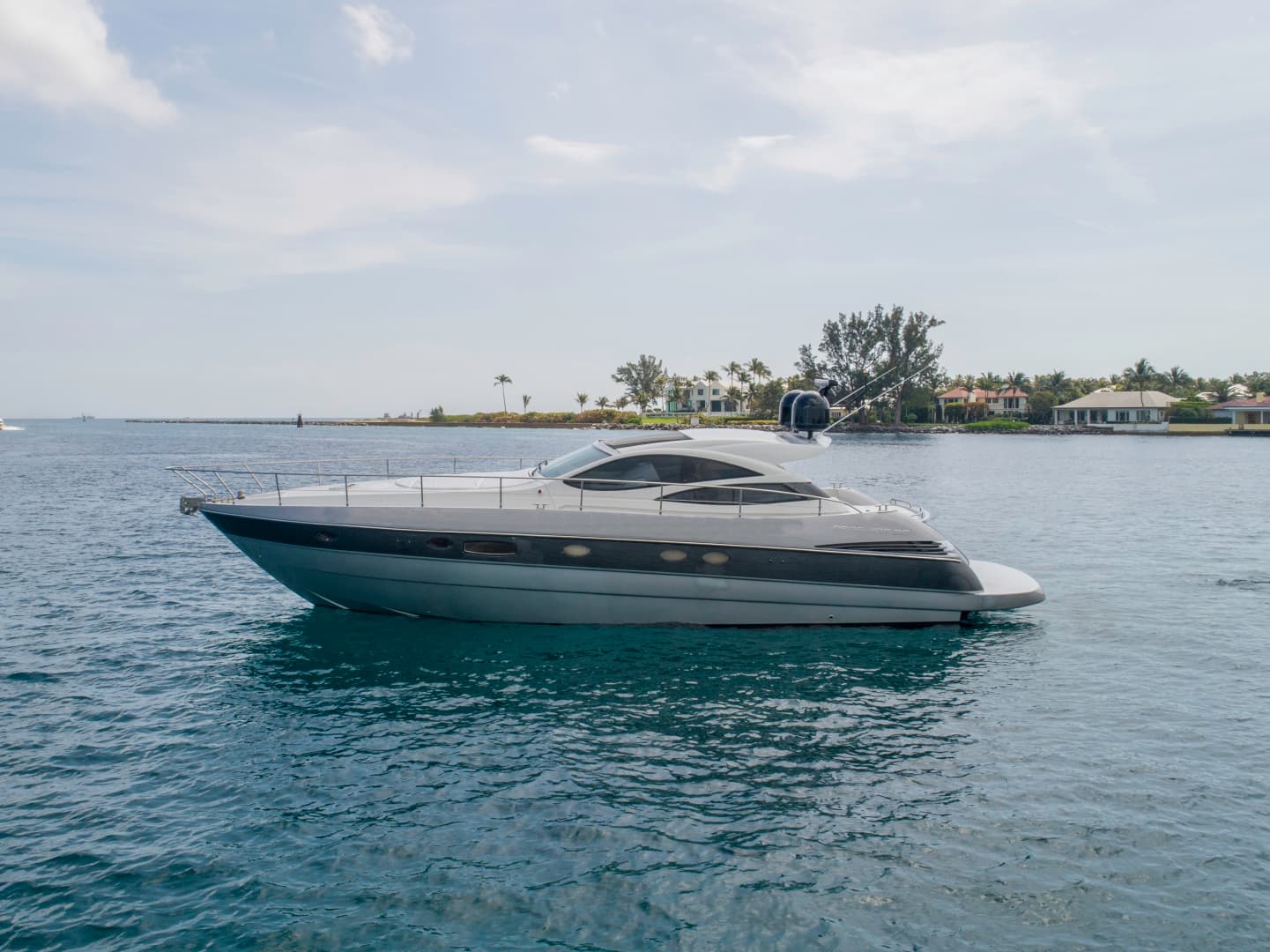 2004 Pershing Express — photo 2