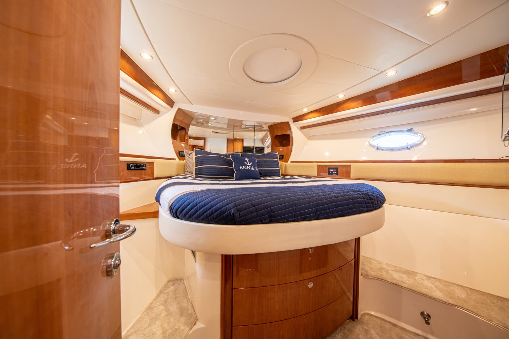 2004 Pershing Express — photo 32