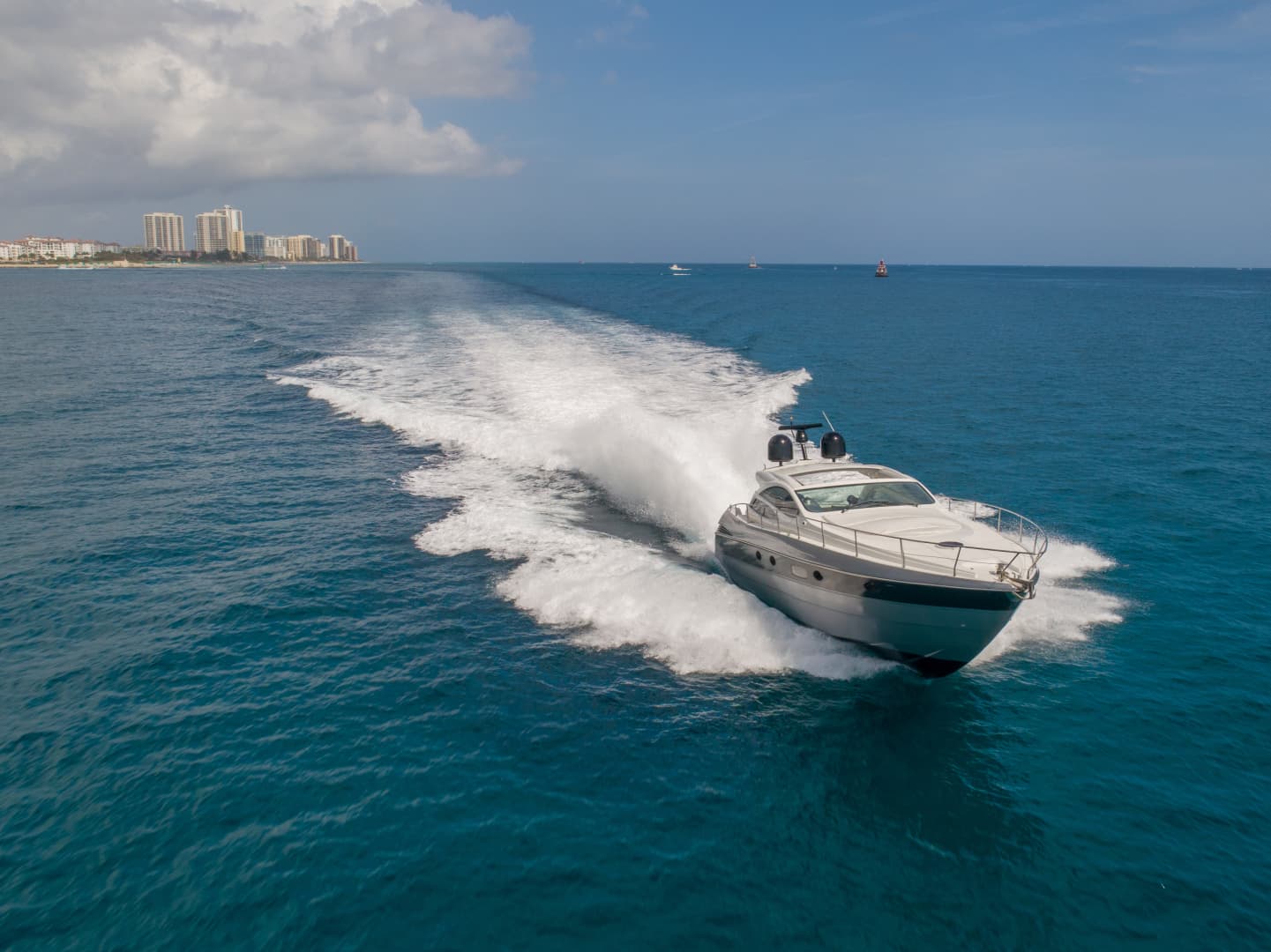 2004 Pershing Express — photo 8