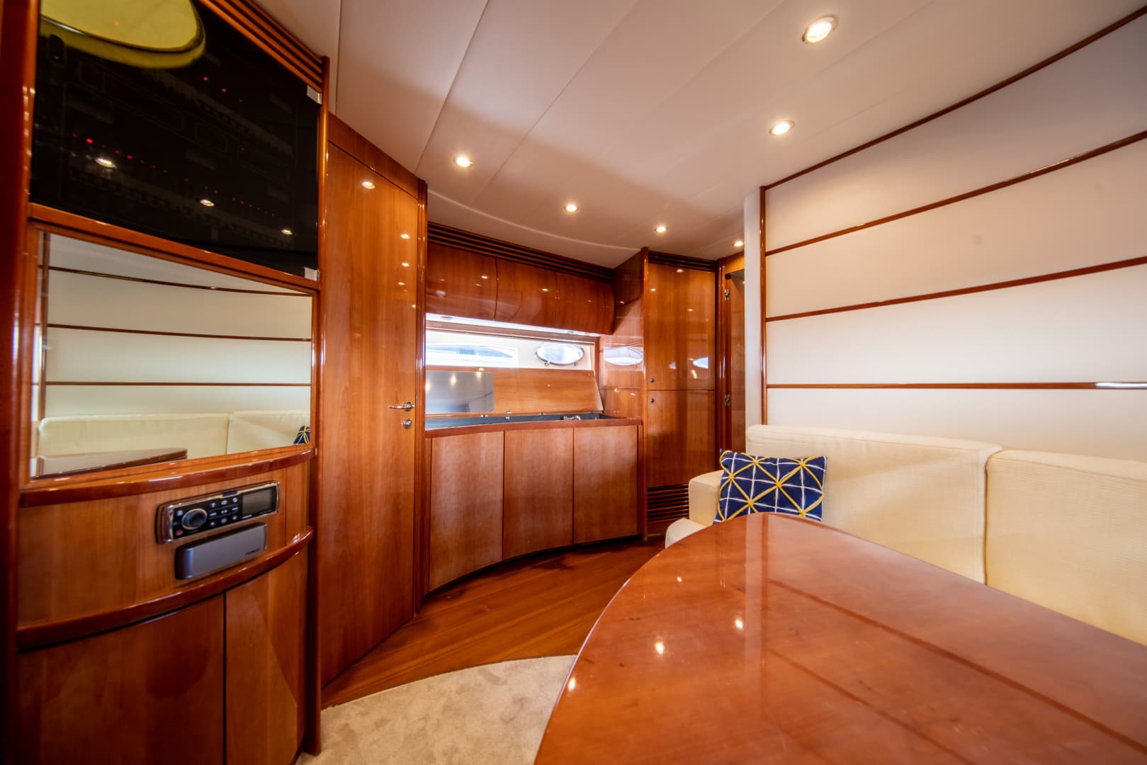 2004 Pershing Express — photo 27