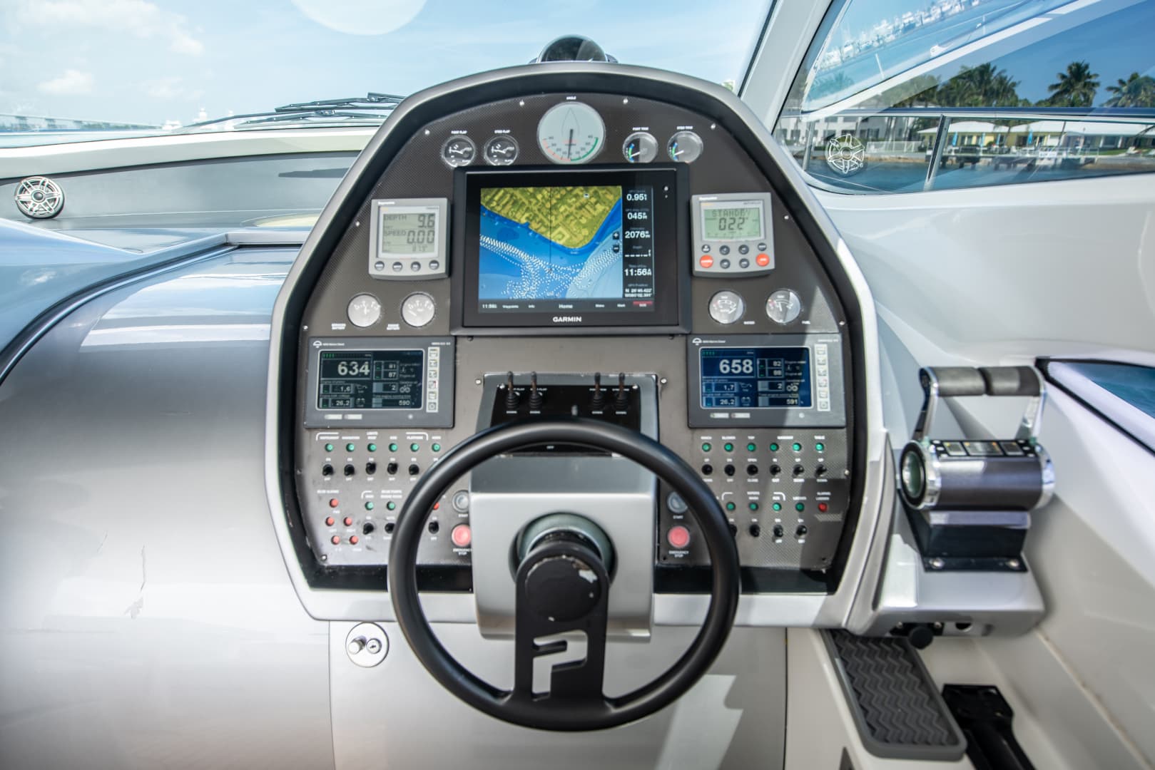 2004 Pershing Express — photo 22