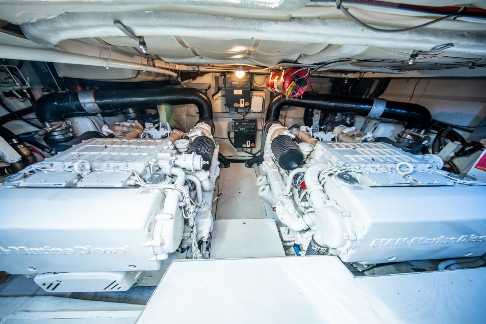 2004 Pershing Express — photo 37