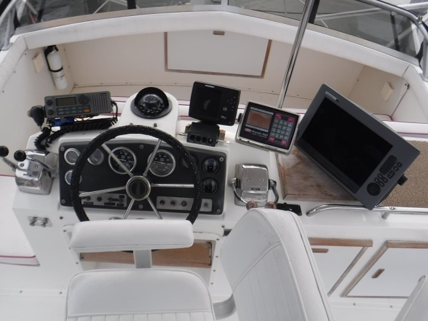 1980 Bertram 33 — photo 20