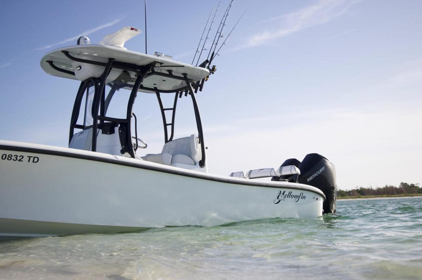 2026 Yellowfin 26 Hybrid — photo 2